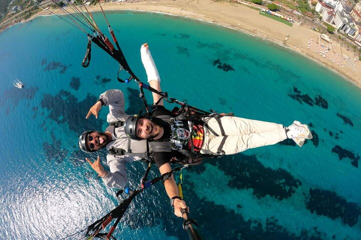 Tandem Paragliding With Experienced Pilot's - Photo 1 of 9