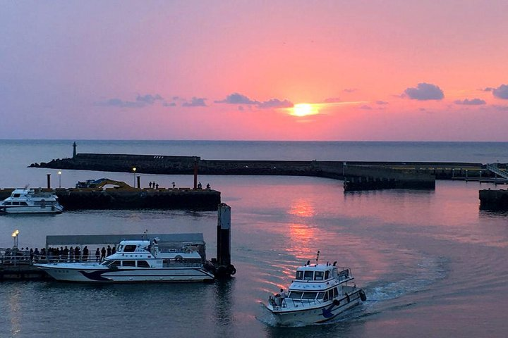 N102 Yangmingshan Beitou Freshwater Day Tour (10h) - Photo 1 of 8