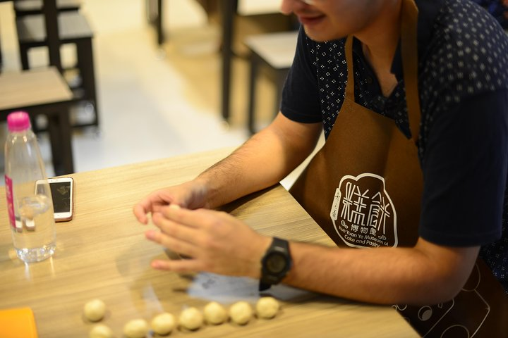Experience the joy of crafting your own Pineapple Cakes in Taipei where hands-on fun meets cultural exploration. Create delicious memories while learning about Taiwan’s pastry traditions.