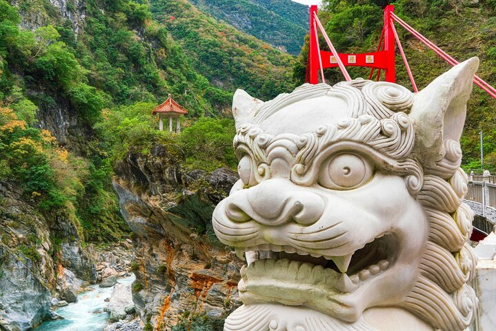 [Pri] Taroko Park from Hualien: Qingshui Cliff and Qixingtan - Photo 1 of 7