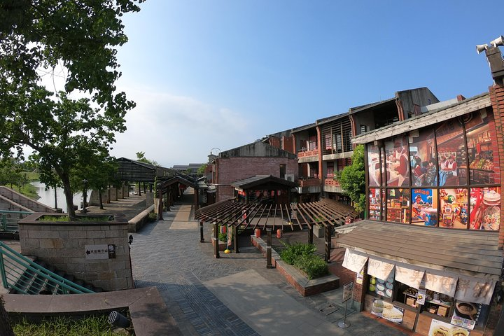 Escape the city hustle and explore the scenic Yilan countryside where you can indulge in the art of whisky making at the renowned Kavalan Distillery. A journey of taste awaits.