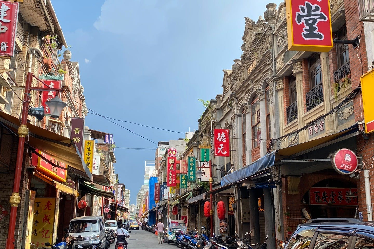 Taipei: Classic Landmarks Guided Tour - Photo 1 of 10