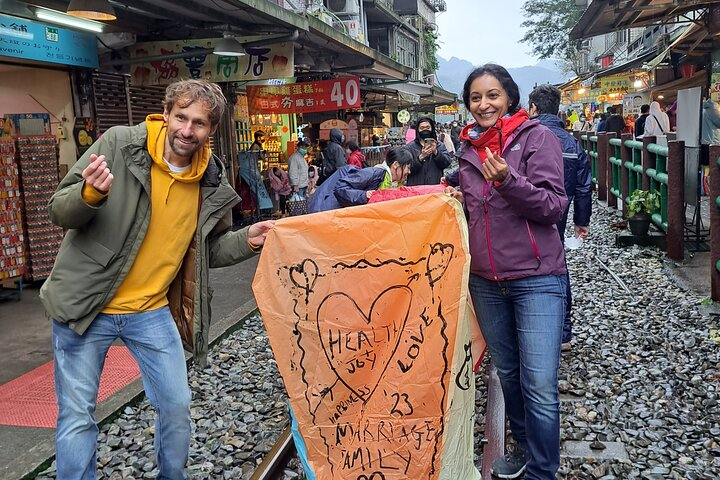 Create lasting memories as you release your wishes into the sky surrounded by the charm of local shops and vibrant culture. Unwind and connect in this unique experience.