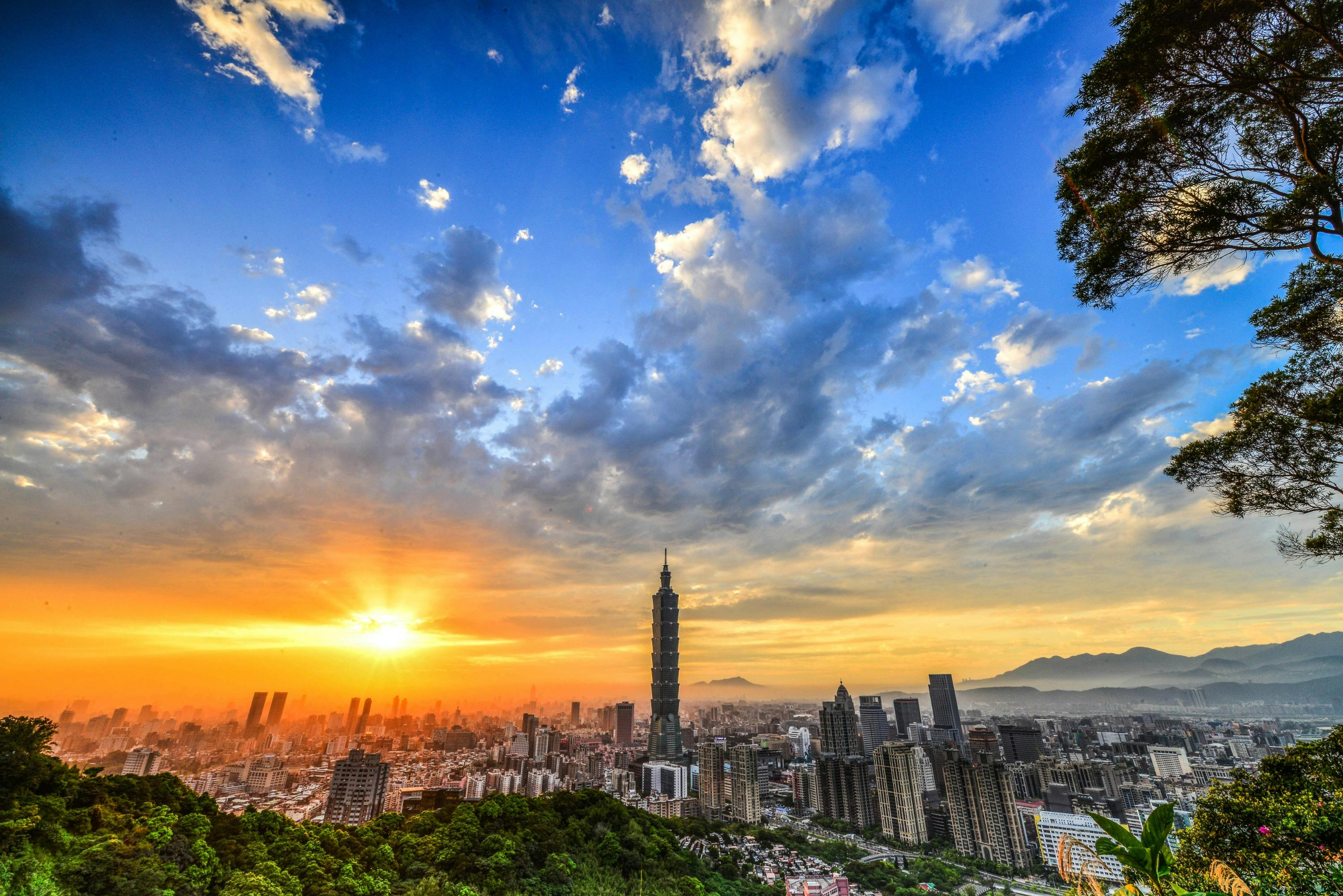 Taipei FunPASS: Taipei 101, Maokong Gondola, Taipei Zoo & Jiufen + 1-Day Unlimited Transit - Child - Photo 1 of 3