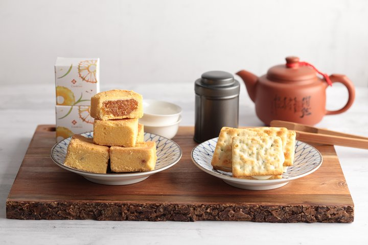 Experience the delightful process of baking traditional Taiwanese treats while savoring premium Oolong tea in a serene setting perfect for creating unforgettable memories and tasty souvenirs.
