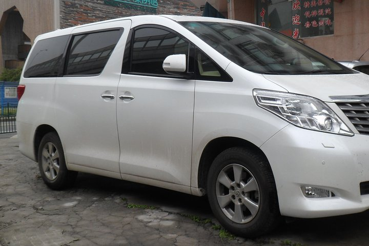 Transfer/Airport pick up and drop off - Photo 1 of 3