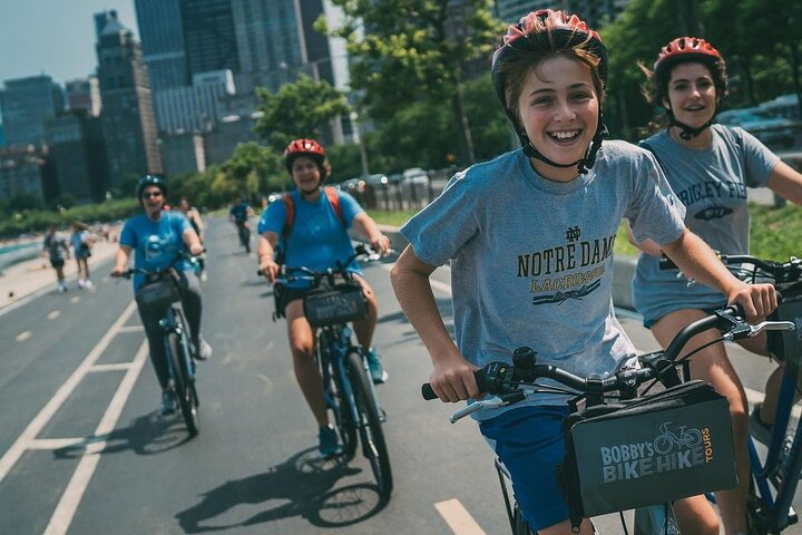 Chicago Family Food and Bike Tour with Top Attractions in Chicago