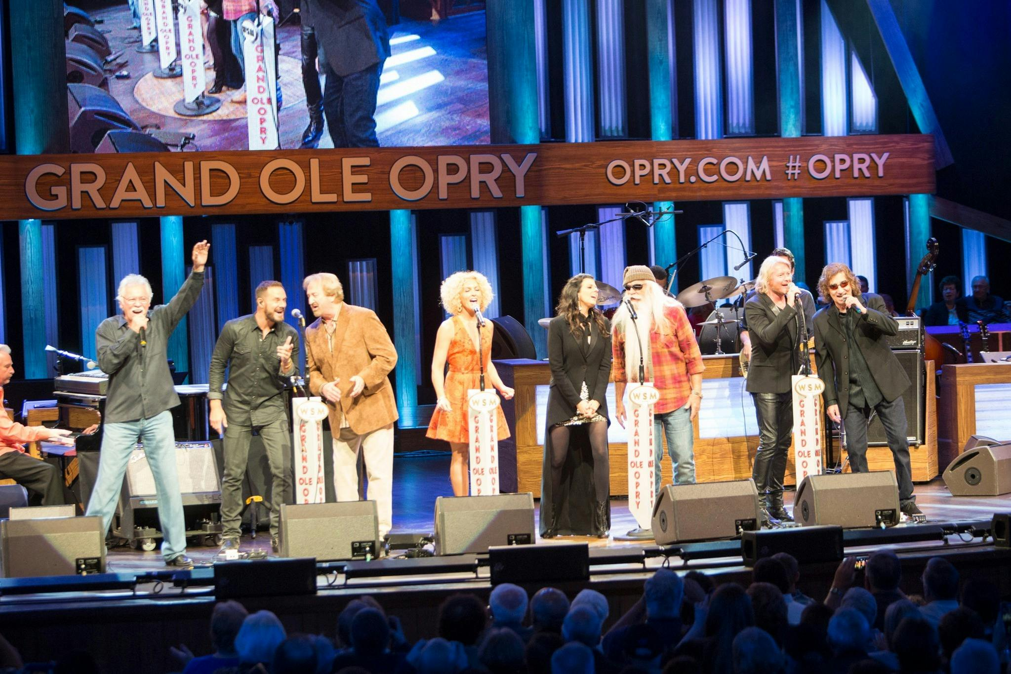 Grand Ole Opry Country Music Show: Standard Seating Admission in Nashville  | Pelago, image size:2047x1365