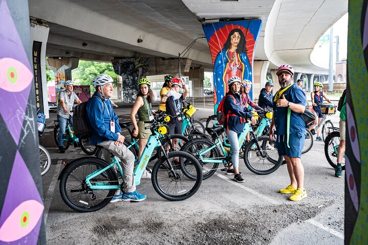 San Antonio E-Bike Tour: Murals, Street Art and Hidden Gems in San