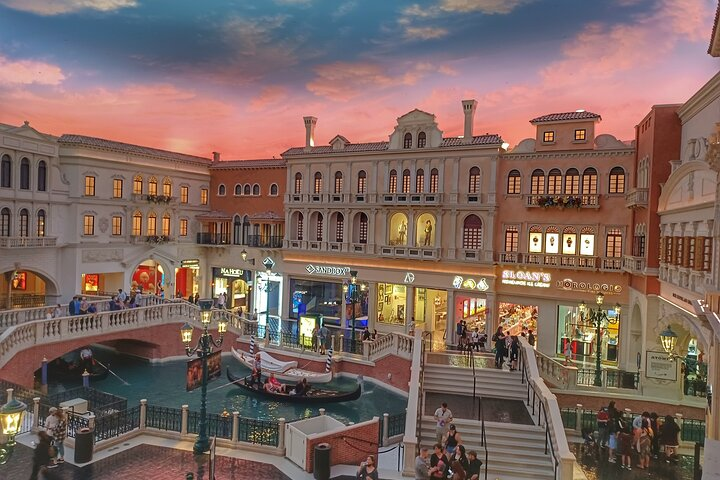 Must-See Spots Vegas Strip Walking Tour in Las Vegas Pelago