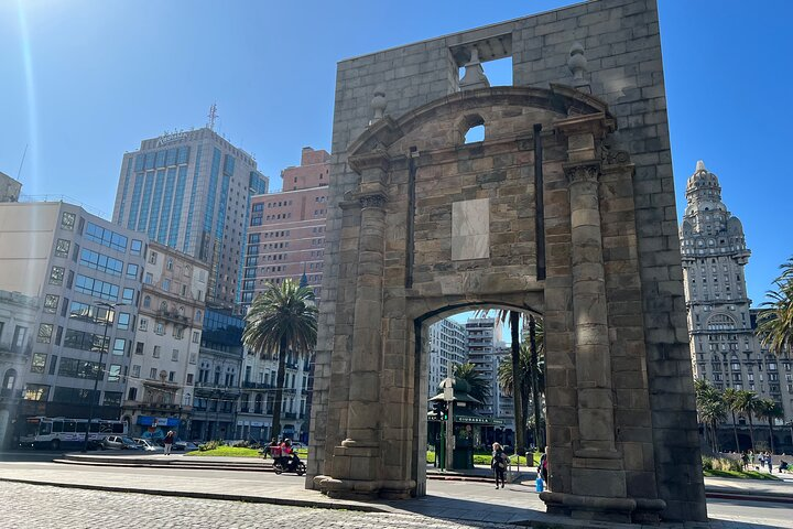 Montevideo: Historical and Diverse (Walking) (Spanish and/or Portuguese) - Photo 1 of 8
