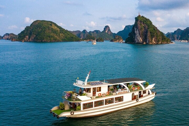 1 Day Small Group Luxury Cruise Halong from Hanoi by expressway