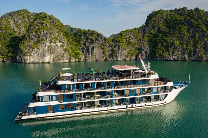Rosy Cruise - The Most Luxury Halong & Lan Ha Bay 2 Day 1 Night