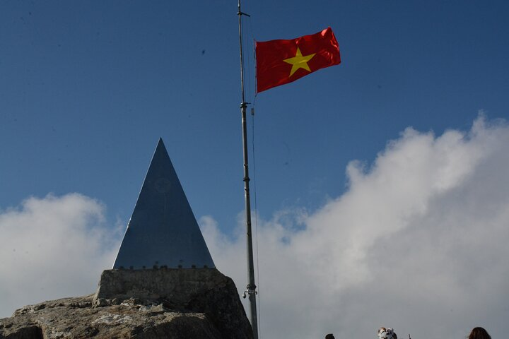 Sapa Adventure 2D1N with Fansipan Peak & Amazing Villages Exploring