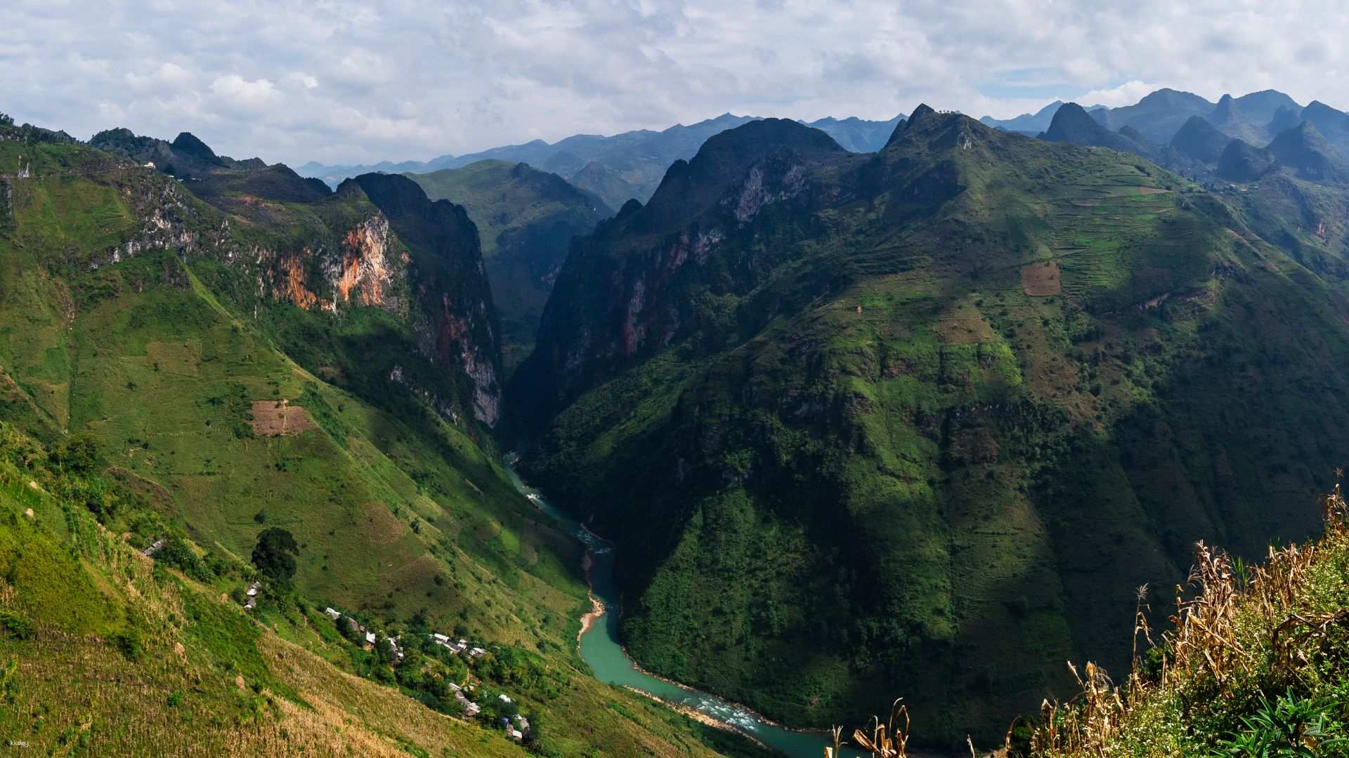 Ha Giang Loop Package 2D3N Tour: Lung Cu, Dong Van, Meo Vac & Nho Que River from Hanoi | Vietnam - Photo 1 of 9