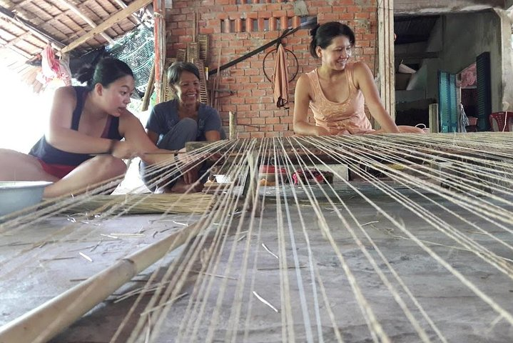 Weaving sleeping mats