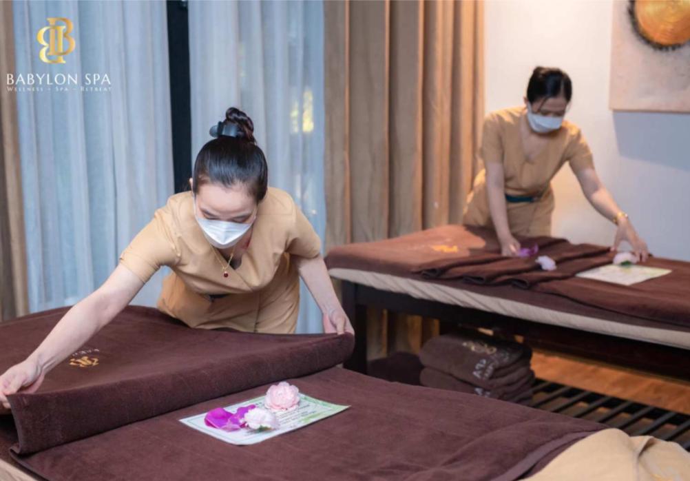 Experience tranquility as skilled therapists prepare a serene setting for relaxation. Let the soothing ambiance and expert care at Babylon Spa in Da Nang transform your travel stress into blissful rejuvenation.
