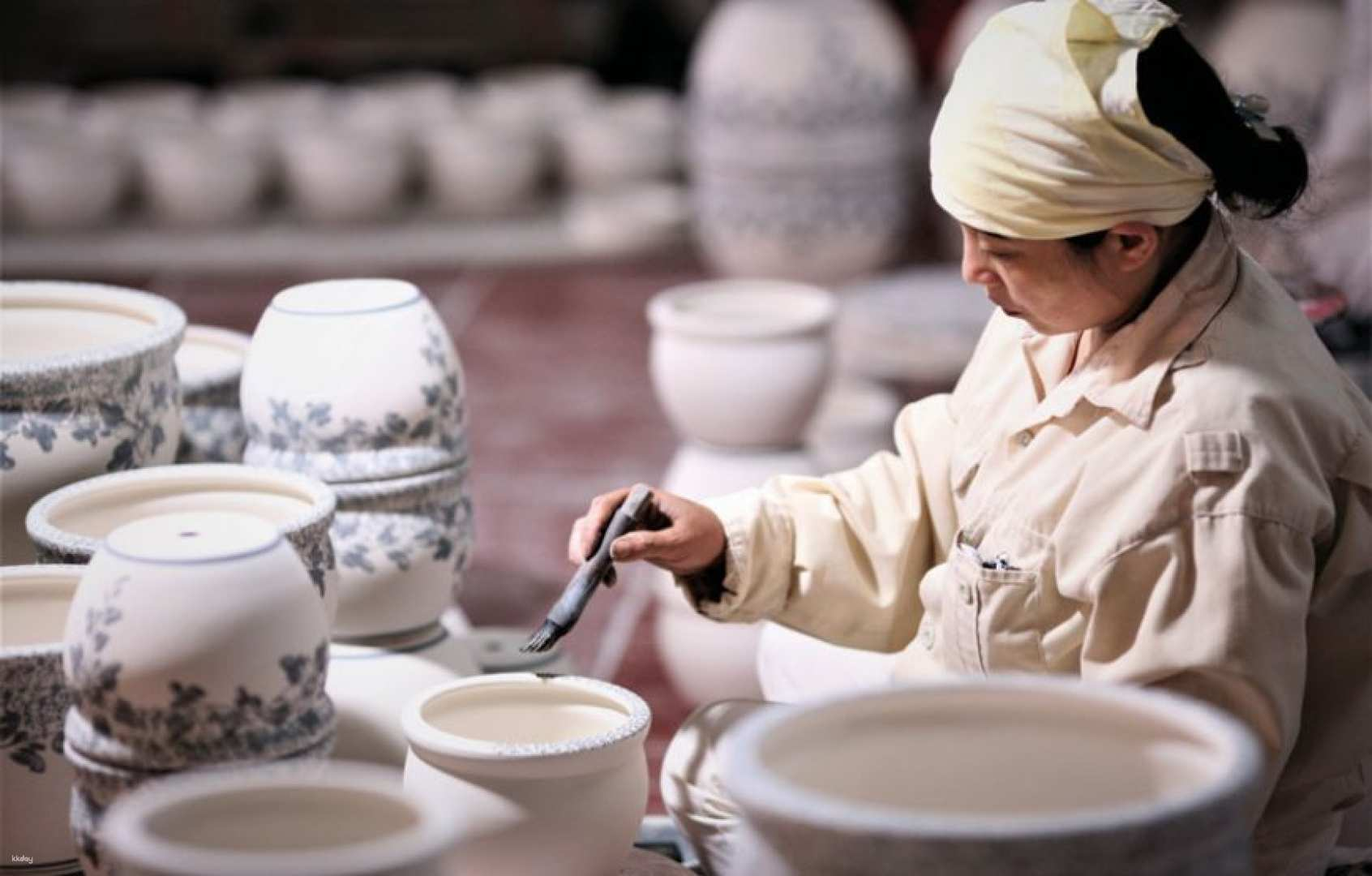 Guided tour of Bat Trang Pottery Village + Museum + Shopping at AEON Mall Long Bien - Photo 1 of 10