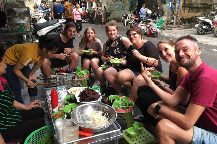Best Hanoi Day Street Food Tour with Real Foodie Tastings