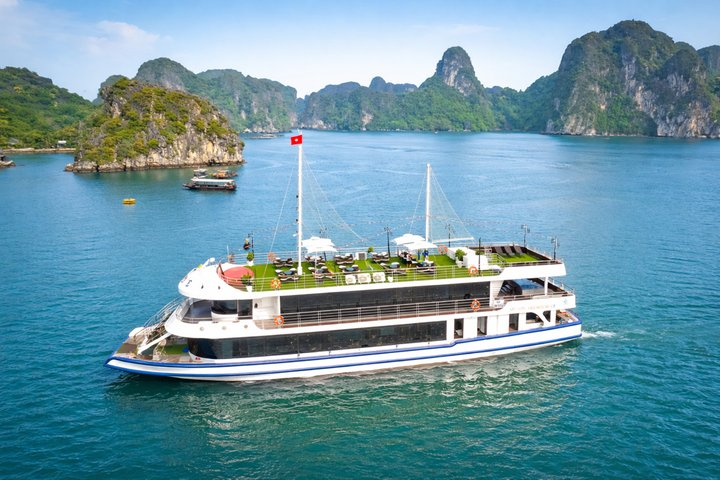 BEST SELLER - Halong 5 Star Day Cruise: Buffet, Kayak & Jacuzzi - Photo 1 of 25