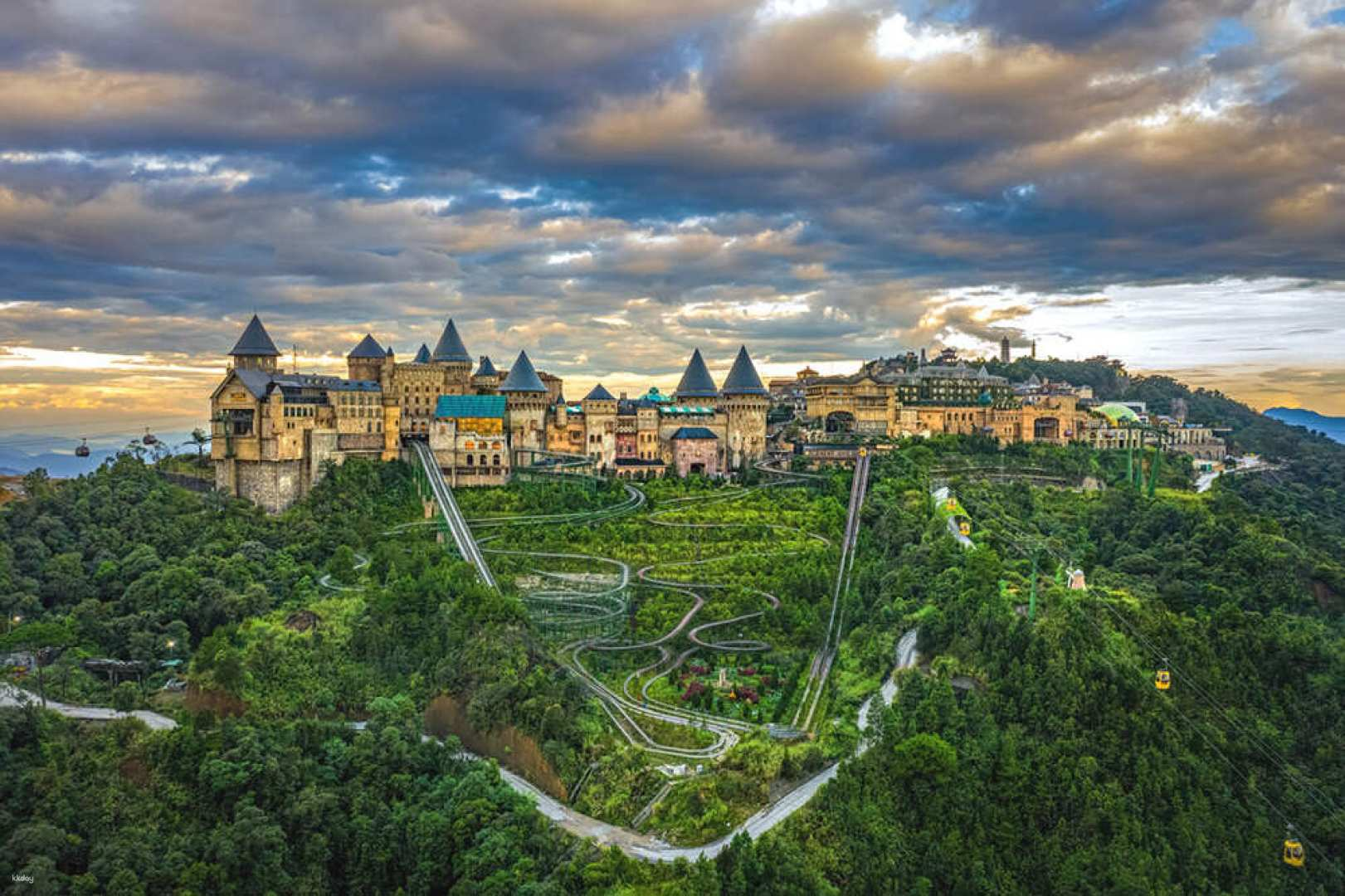 Danang Bana Hills round trip shuttle bus ticket - Photo 1 of 9