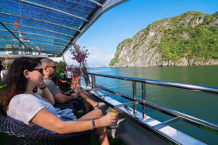  DELUXE Halong Full-Day Tour with 06 Hours on Bay & Lunch Meal