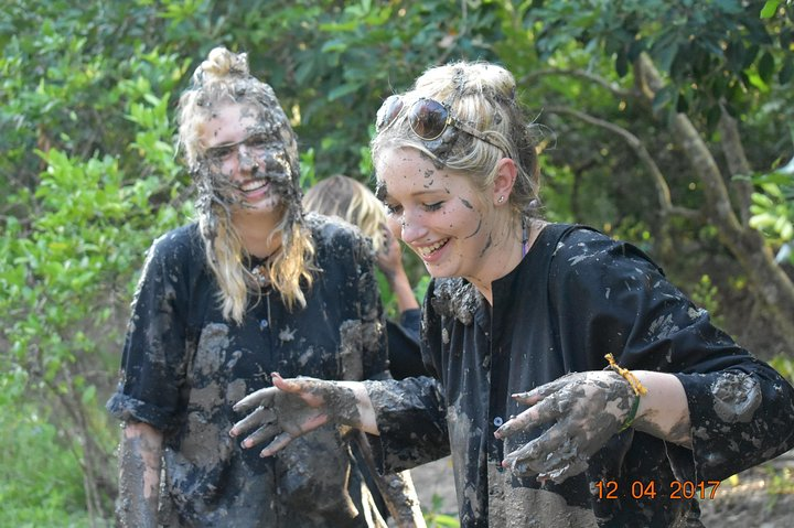 Ditch fishing by bare hand in Cai Be - Photo 1 of 9