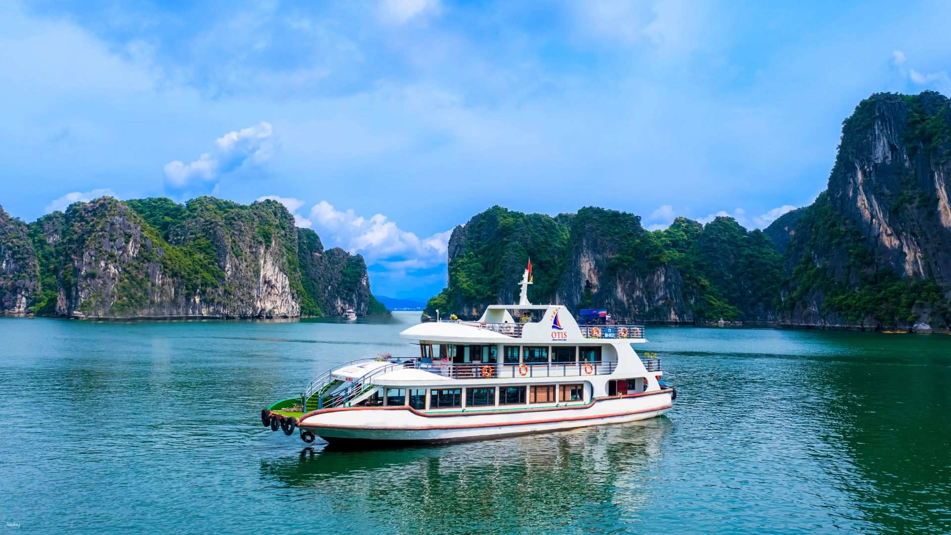 [EXCLUSIVE] Otis Premium Day Cruise | Experience Ha Long Bay with Buffet Lunch & Sunset Party | Optional Limousine Shared Transfer | Vietnam - Photo 1 of 10
