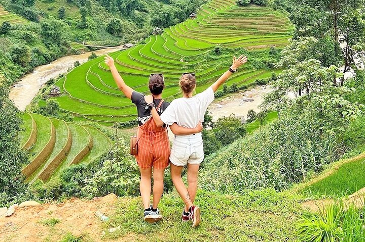 Hanoi Private Tour: Buddhism Perfume Pagoda & Incense Village  - Photo 1 of 25