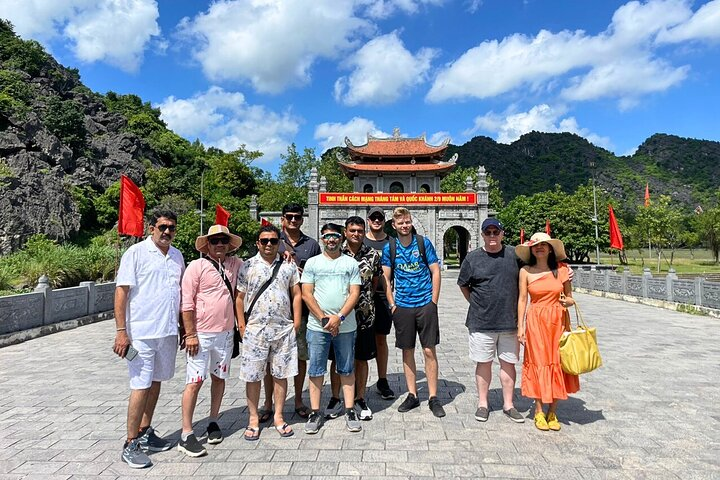 Hue Dragon Boat Tour: Hon Chen Palace, Royal Tombs, Pagoda - Photo 1 of 4