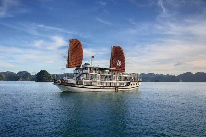 From Hanoi: 2D1N Ha Long Bay Deluxe Cruise with Bus Limousine - Photo 1 of 19