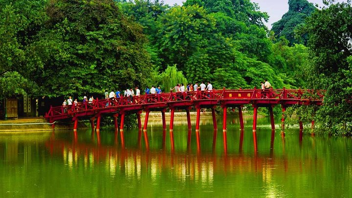 Hoan Kiem lake