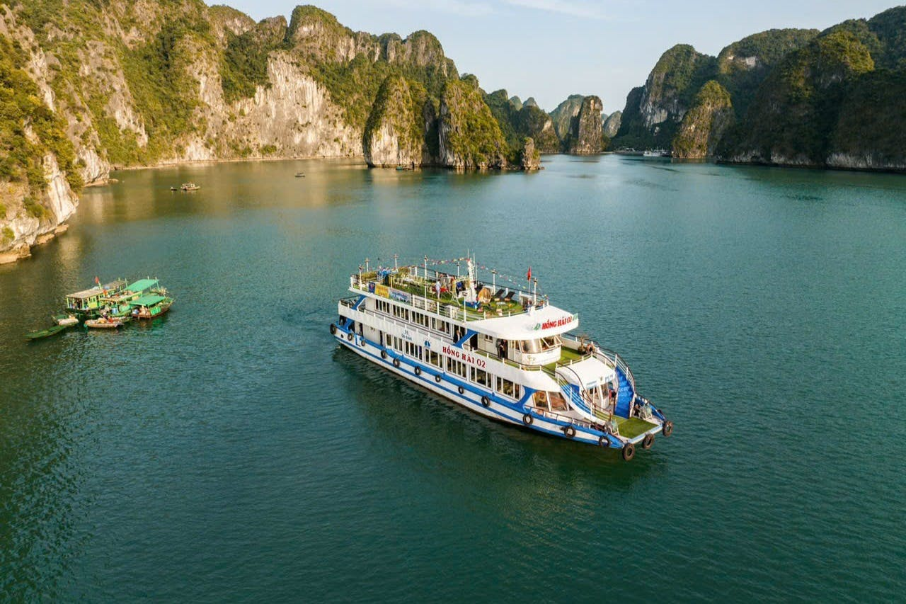 Ha Long Bay: Boat Cruise + Lunch + Snacks + Transfer - Photo 1 of 5