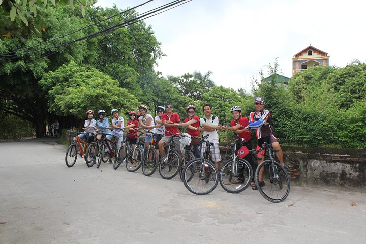 Cycling through Hanoi traditional villages 