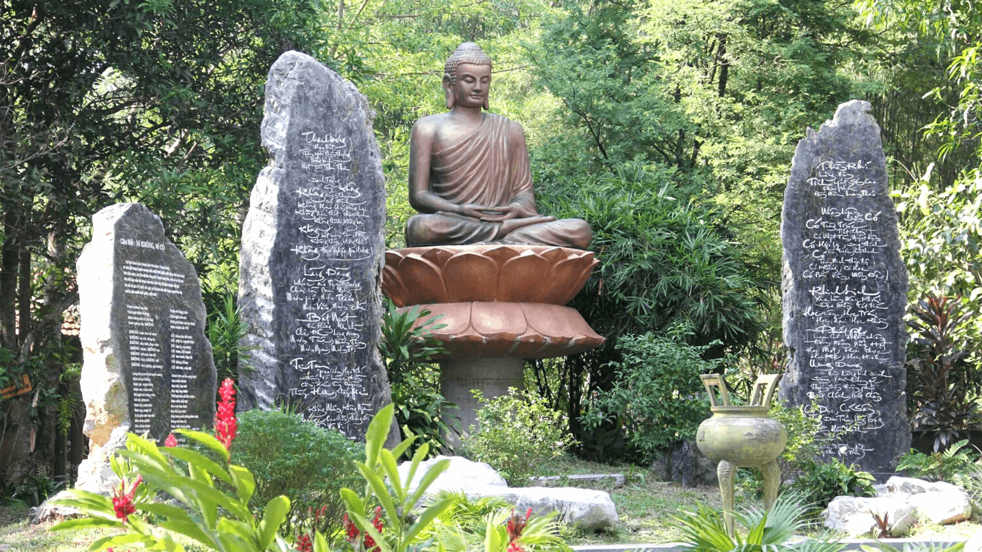 [Half-Day Tour] Visit Thien Mu Pagoda - Huyen Khong Son Thuong Pagoda With Vegetarian Lunch | Hue - Photo 1 of 10