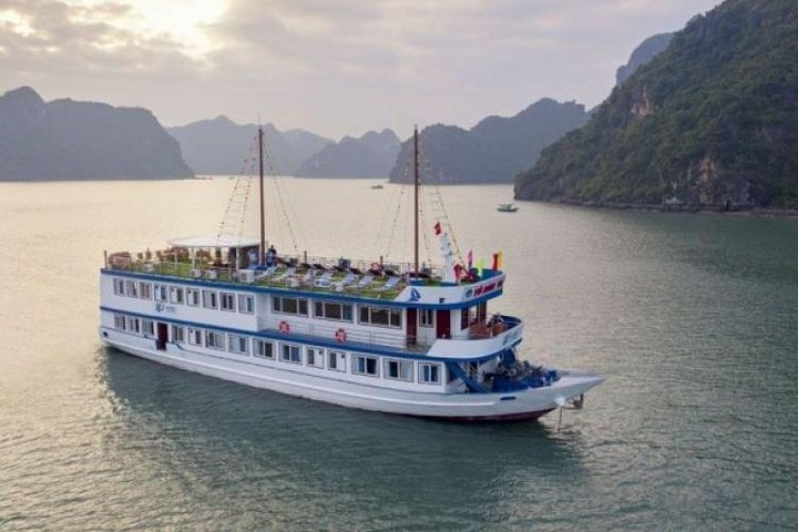 Halong Bay Cruise 2 Days 1 Night with 4 Star Luxury - Photo 1 of 5