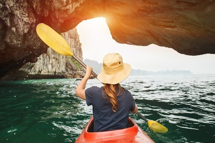 Kayaking in Halong bay