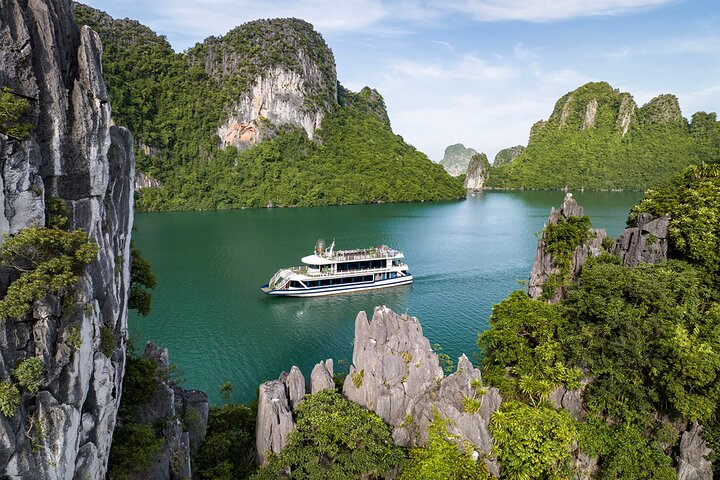 Halong bay luxury cruise day trip - overview