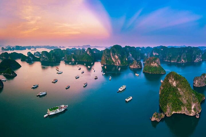 Halong Bay Overnight Cruise from Hanoi: Swim,Cave,Kayak & Meals