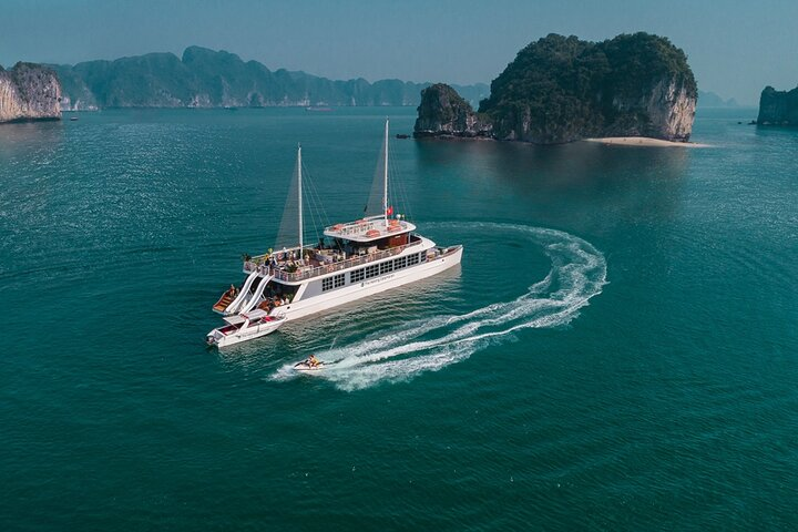 Halong Catamaran Cruise - Halong Bay Lan Ha Luxury Day Trip
