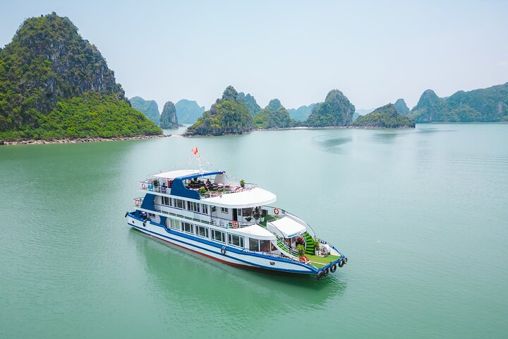 5 Star Day Cruise from Hanoi to Ha Long Bay
