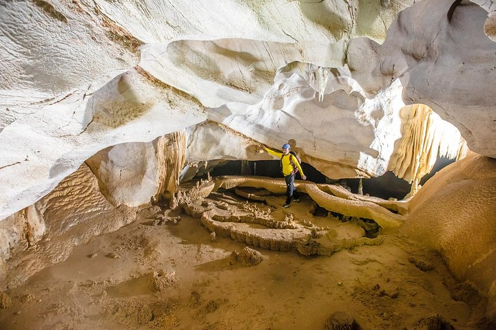 Hang Vom Adventure Tour 2 days 1 night - Photo 1 of 3