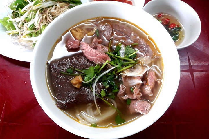 Bun bo Hue noodle soup