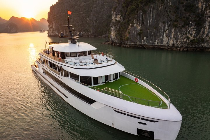 Hera Luxury Day Cruise to Halong Bay by Expressway from Hanoi - Photo 1 of 21