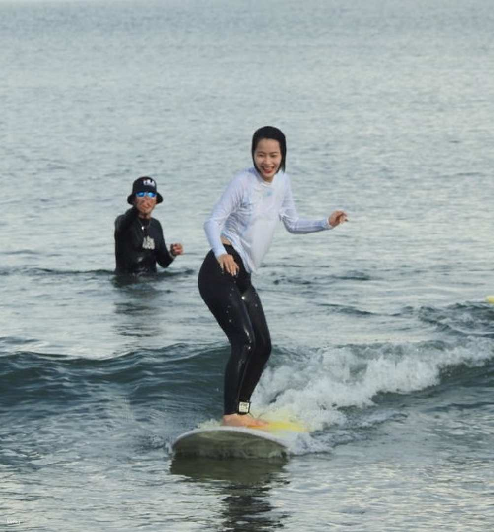 [Da Nang] My Khe Beach Surfing & Sunrise Paddleboarding Experience (Korean Instructor) - Photo 1 of 7