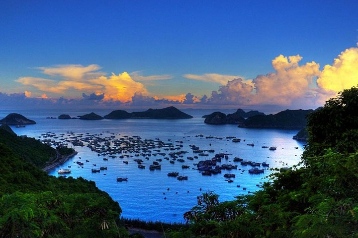 sunset on Lan Ha bay