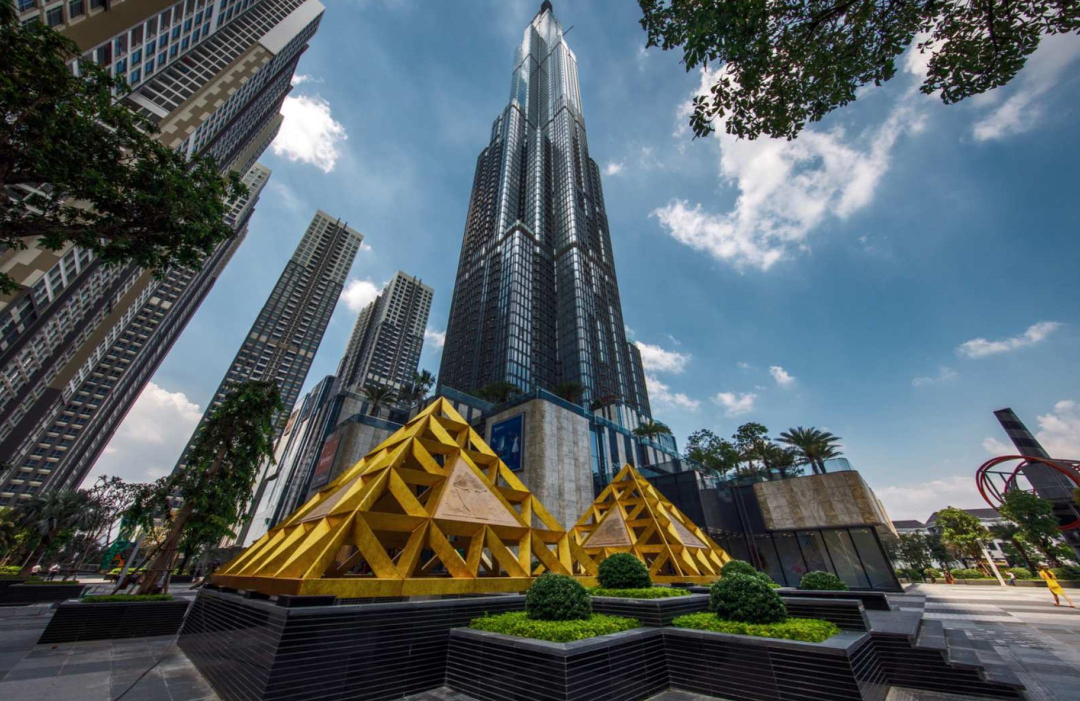 Rise above the city at Landmark 81 Ho Chi Minh City's architectural marvel. Enjoy panoramic views and innovative virtual reality experiences that showcase the spirit of Saigon.