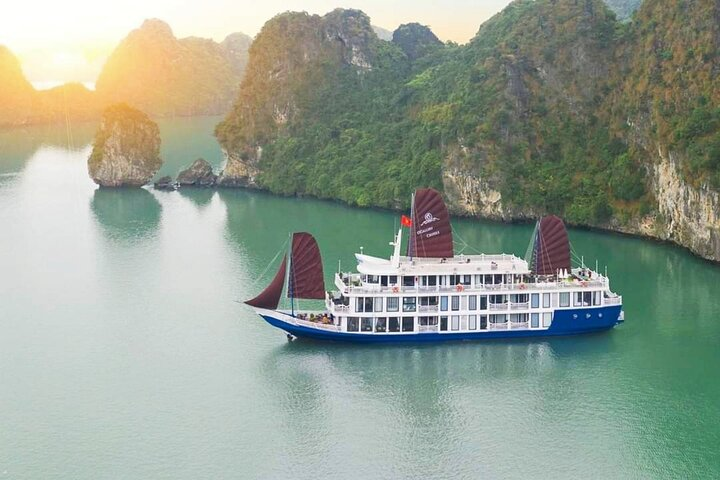 Le Journey Cruise Luxury Halong Bay and Lan Ha Bay 3 Days Tour