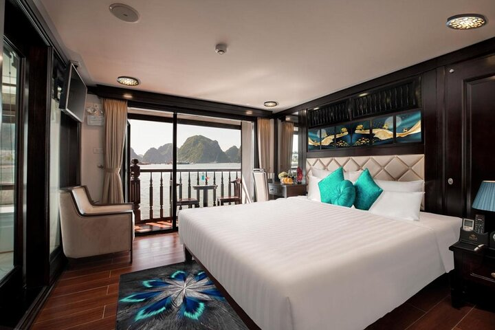 Experience comfort with stunning views in a luxurious cabin that overlooks Halong Bay’s majestic landscapes. Perfect for unwinding after a day of exploring. Enjoy diverse tour options tailored for every traveler.