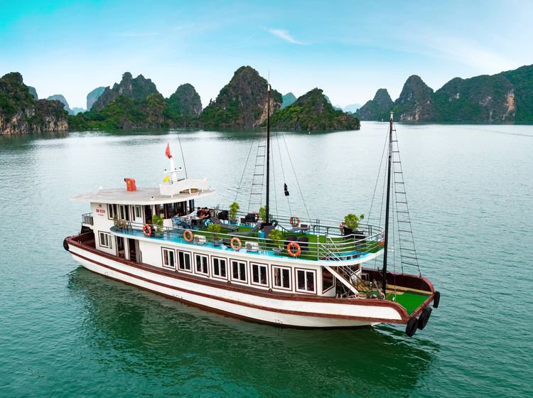 Full Day Tour in Halong Bay by Reina Cruise (Route 2) - Photo 1 of 10